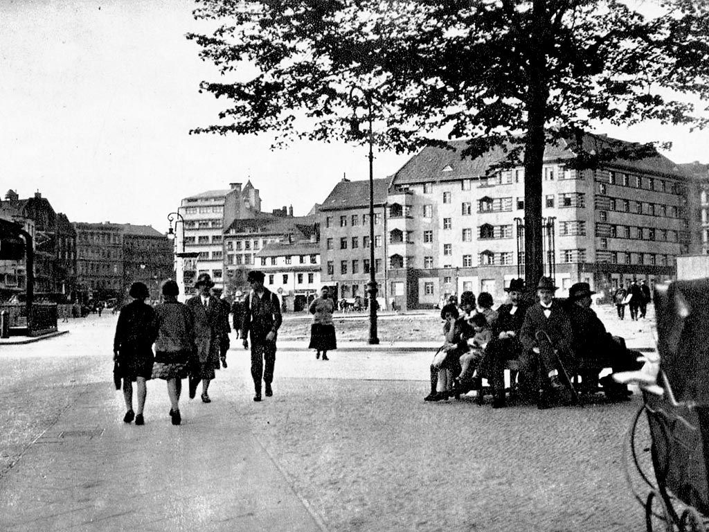 ゲオルグ・ノイマンの故郷ベルリンにある、ビュロー広場。